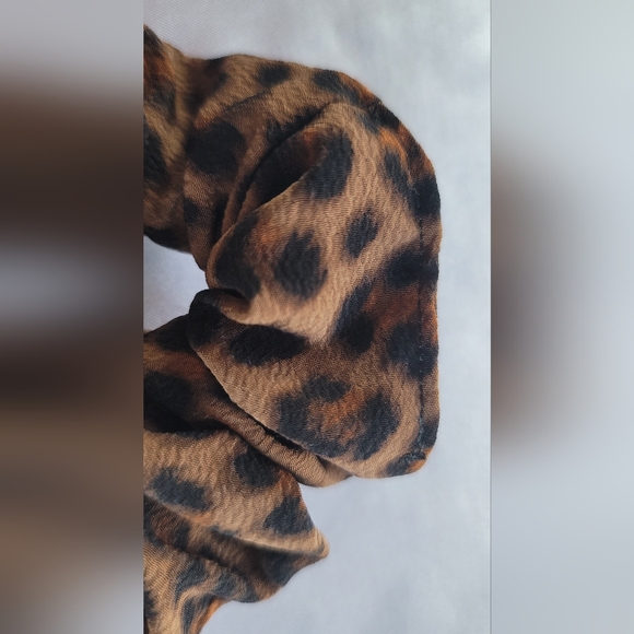 Handmade Scrunchie - PCheetah Print - Standard - Picture 3 of 3